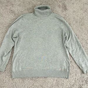 Joseph A Women’s Soft Gray Turtleneck Sweater